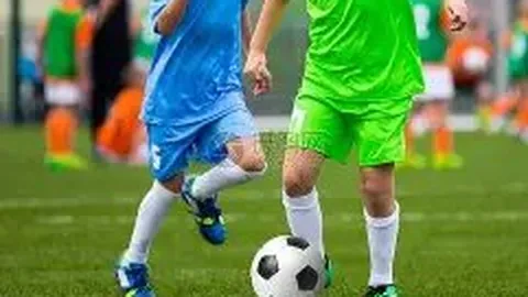 国足0-2不敌澳大利亚，王大雷表现引热议